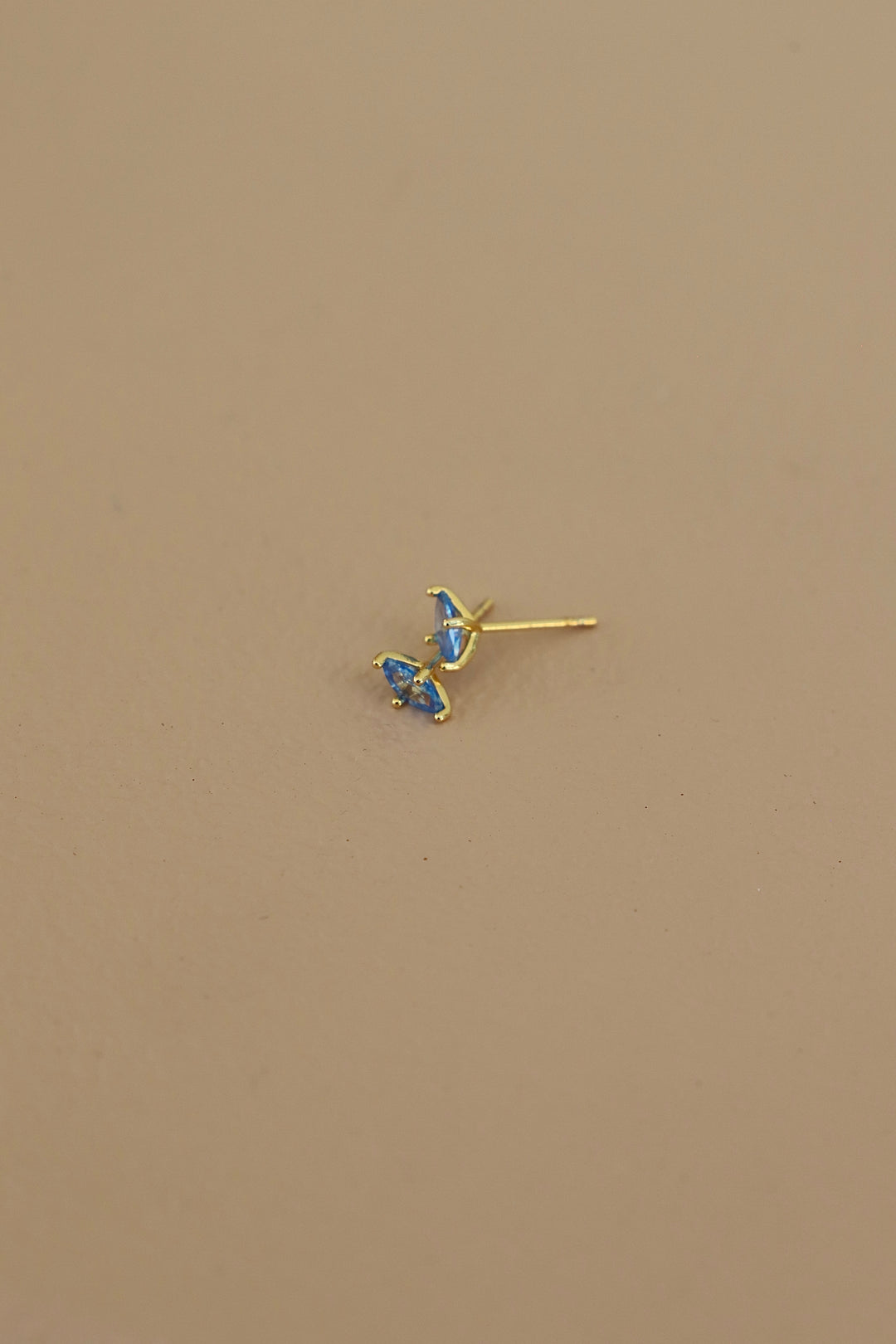 CZ DIAMOND SHAPED STUD
