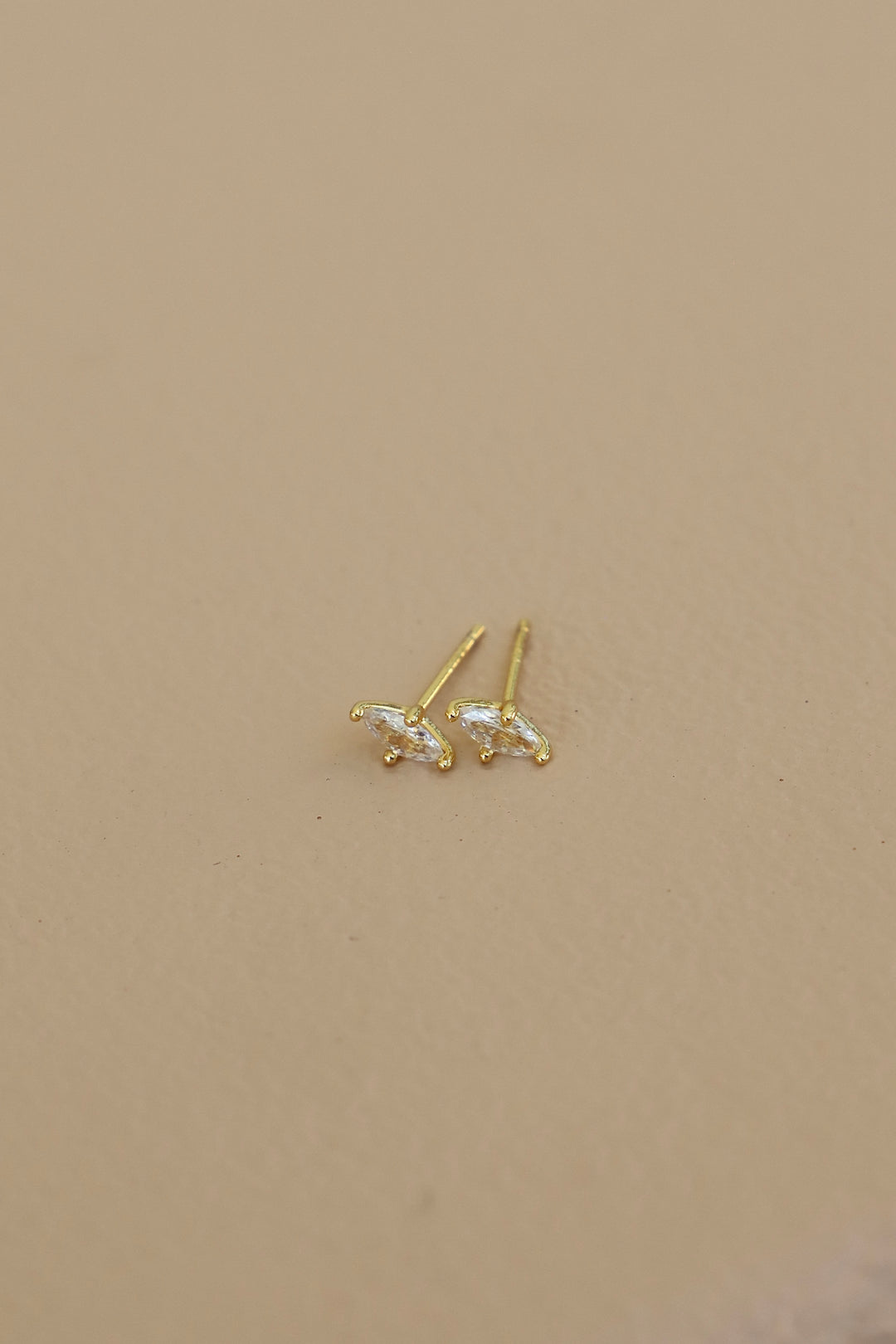 CZ DIAMOND SHAPED STUD