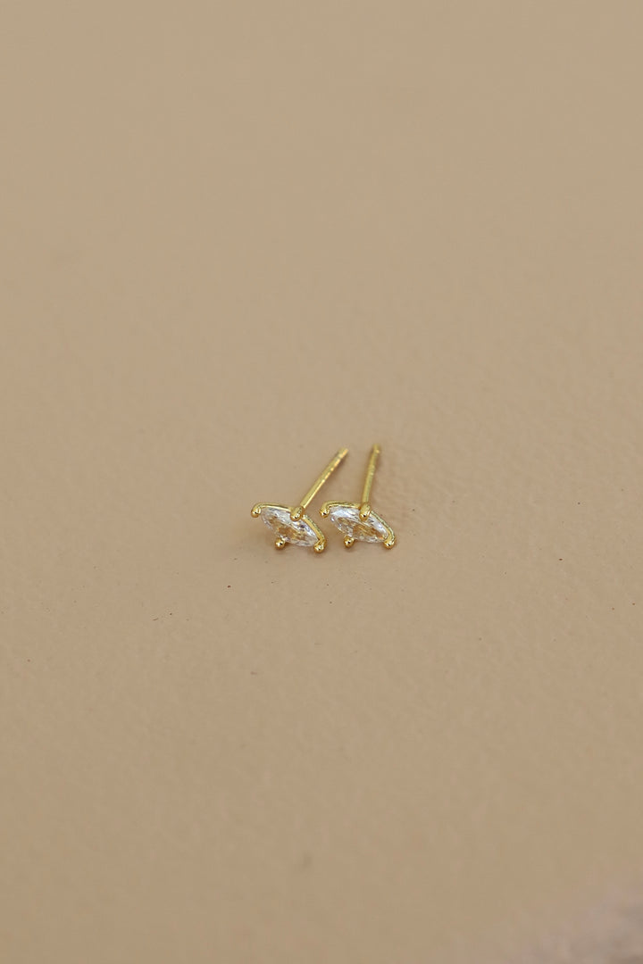CZ DIAMOND SHAPED STUD