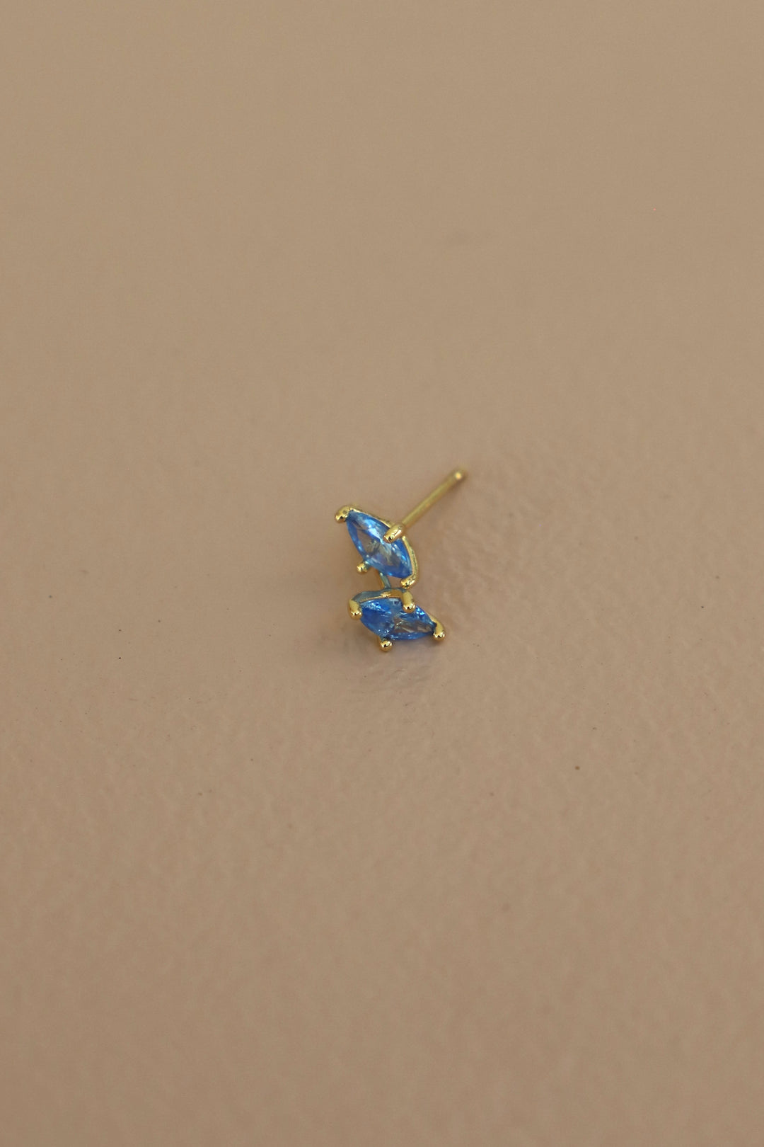 CZ DIAMOND SHAPED STUD