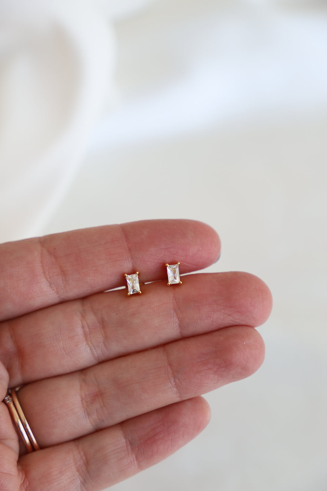 SHINE BRIGHT BAGUETTE STUD