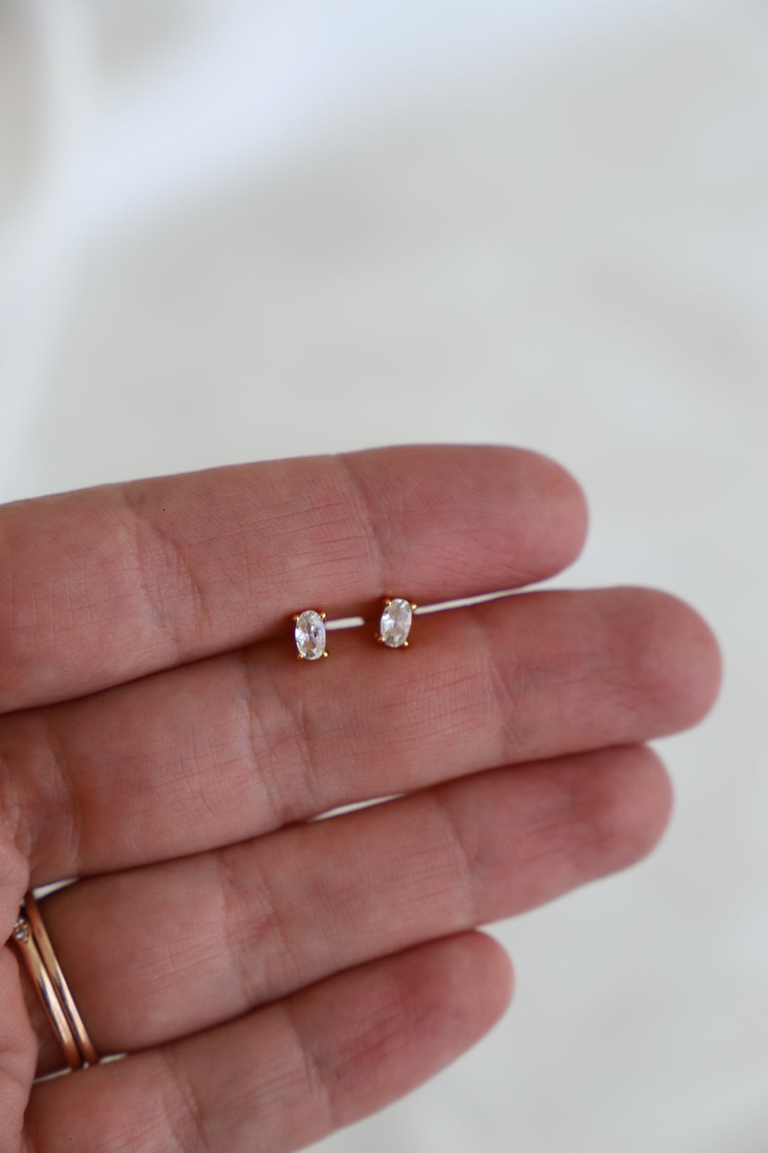 SHINE BRIGHT OVAL STUD