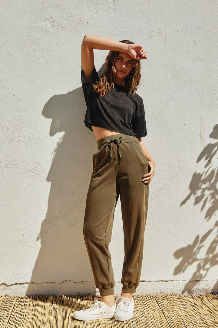 BREEZY CROPPED TEE