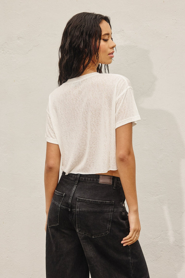 BREEZY CROPPED TEE