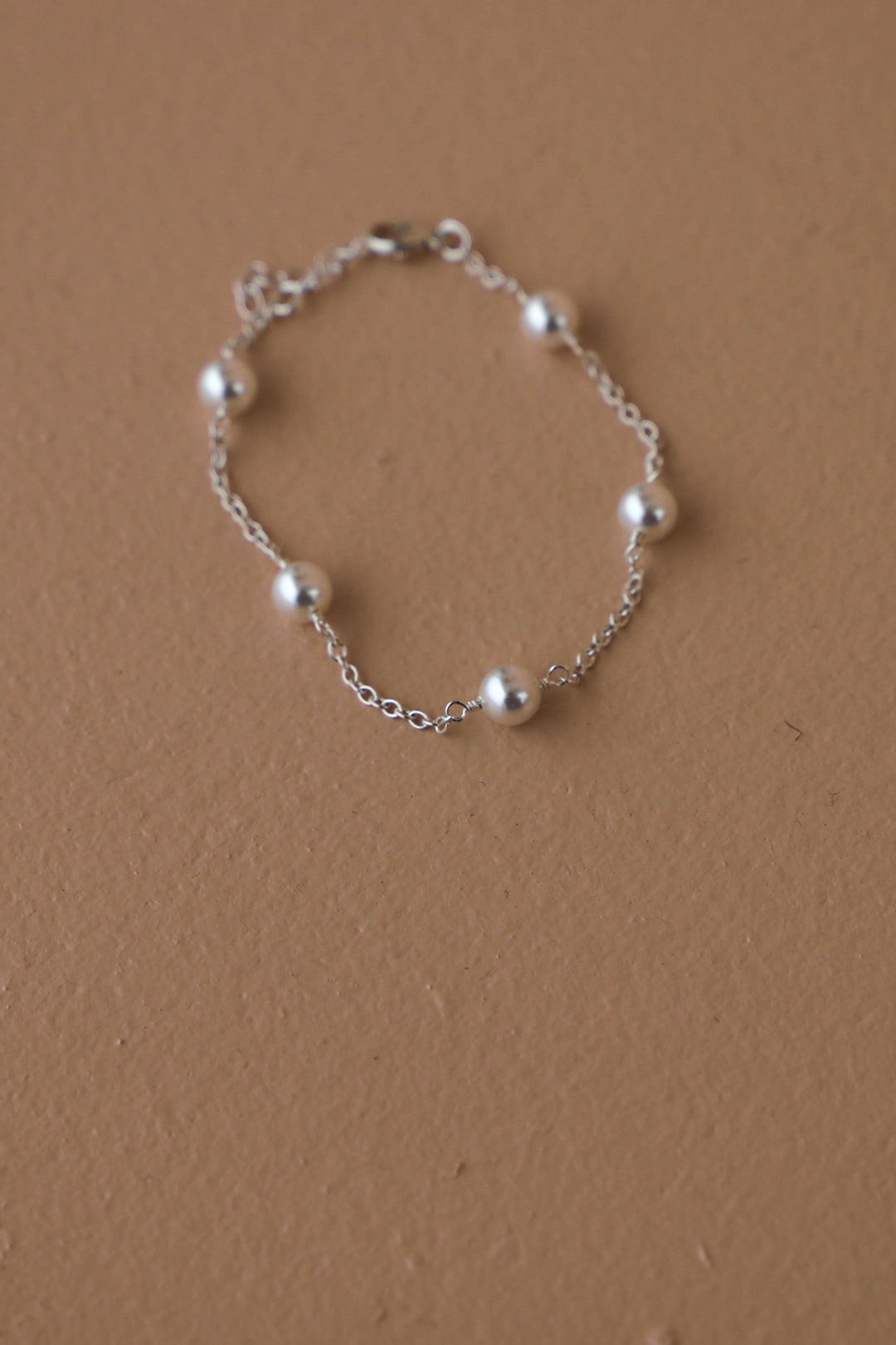 SILVER PEARL STATION BRACELET