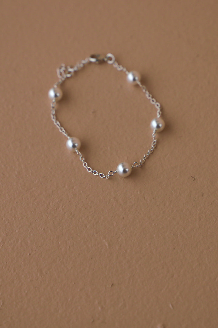 SILVER PEARL STATION BRACELET