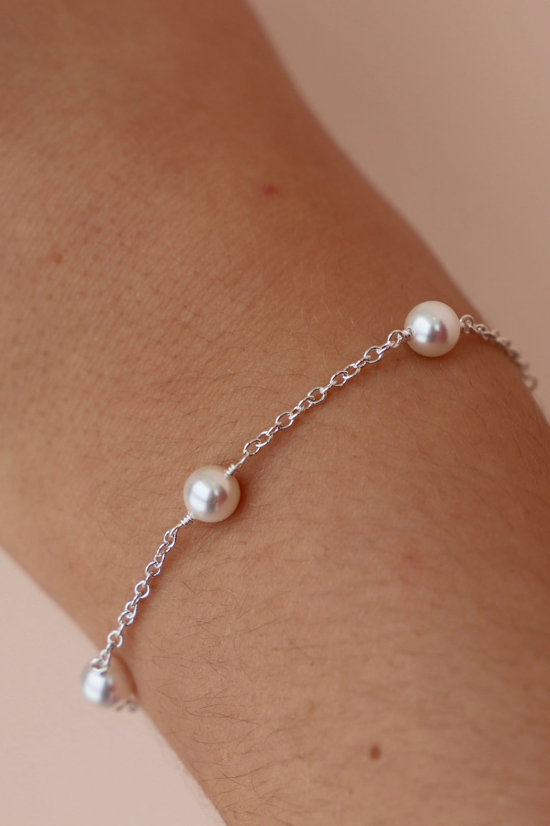 SILVER PEARL STATION BRACELET