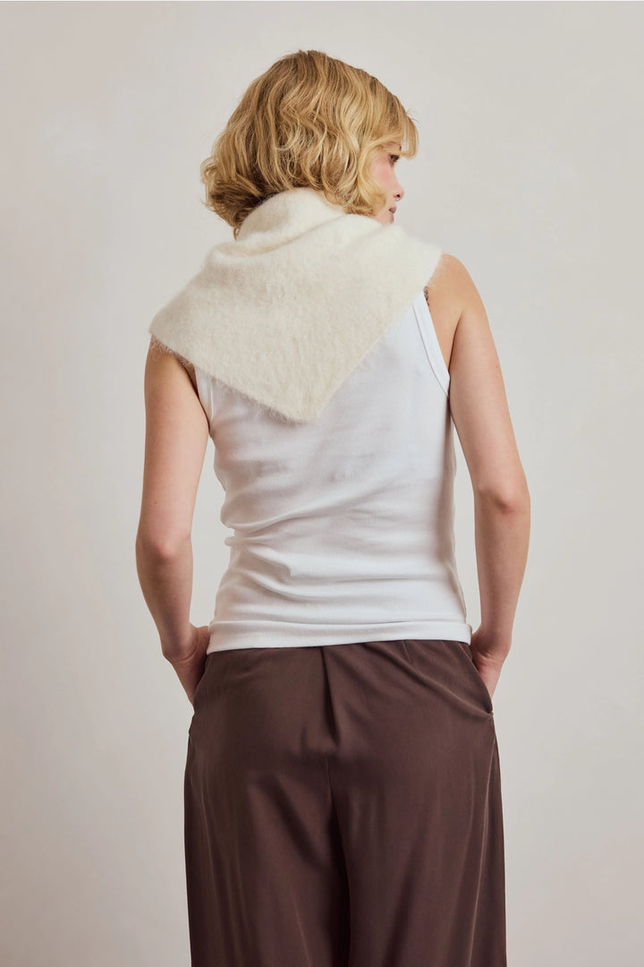 ALPACA TRIANGLE SCARF