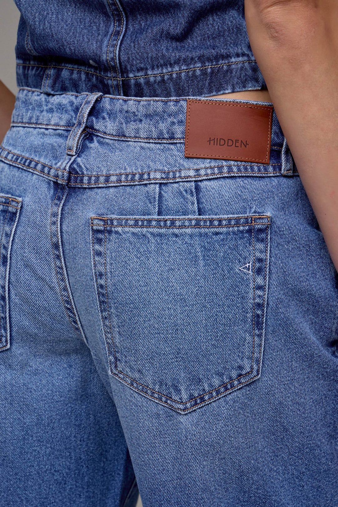 ALYX BAGGY JEAN- MEDIUM WASH