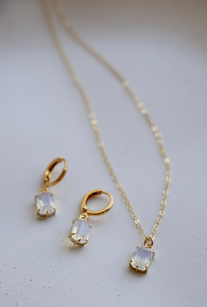 WREN WHITE OPAL NECKLACE
