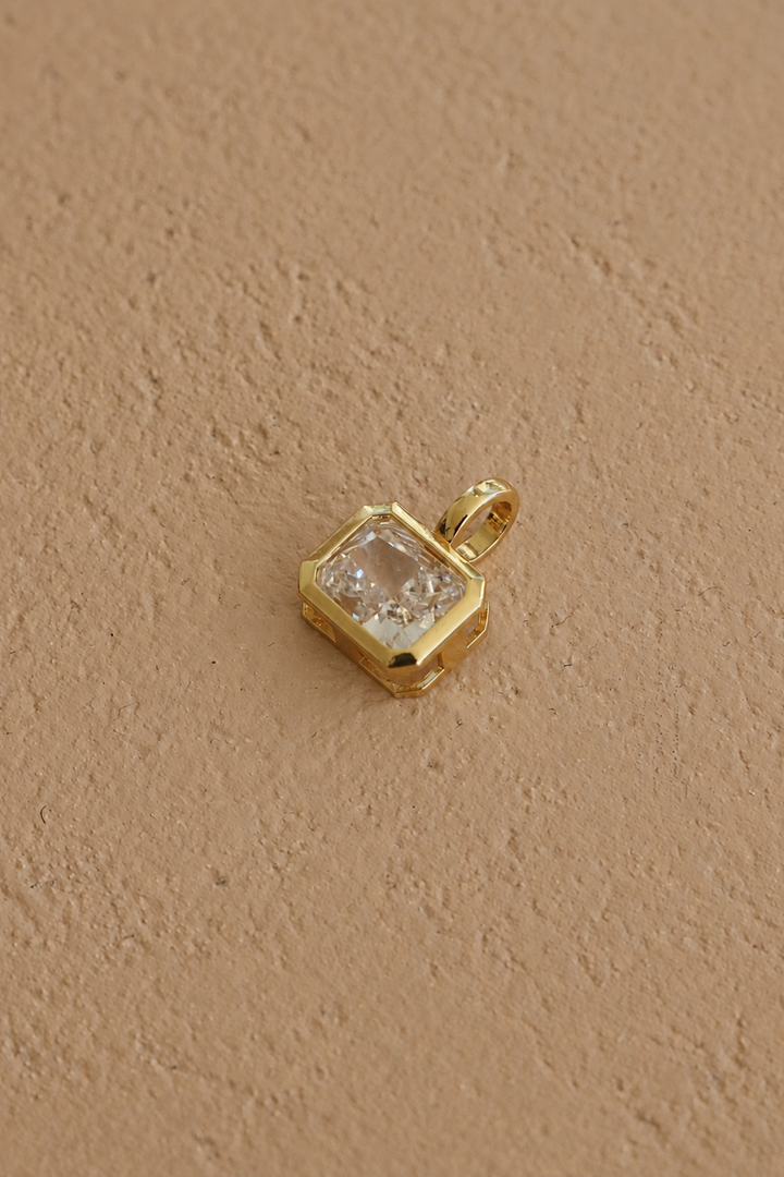 CLAIRE EAST TO WEST RECTANGLE PENDANT