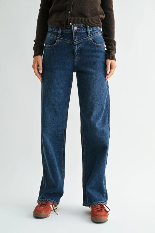 DETAIL WAIST STRAIGHT LEG JEAN