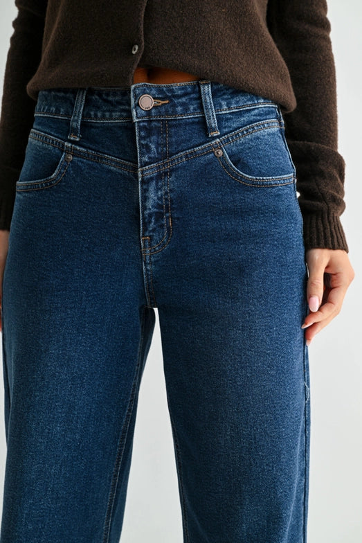 DETAIL WAIST STRAIGHT LEG JEAN