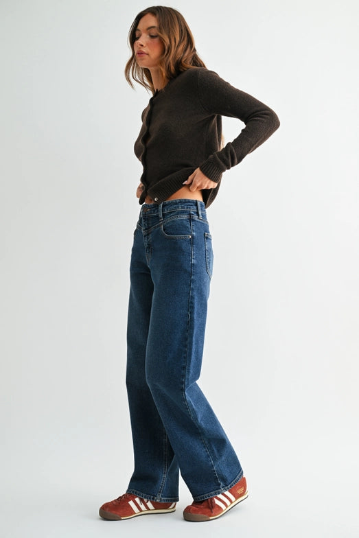 DETAIL WAIST STRAIGHT LEG JEAN