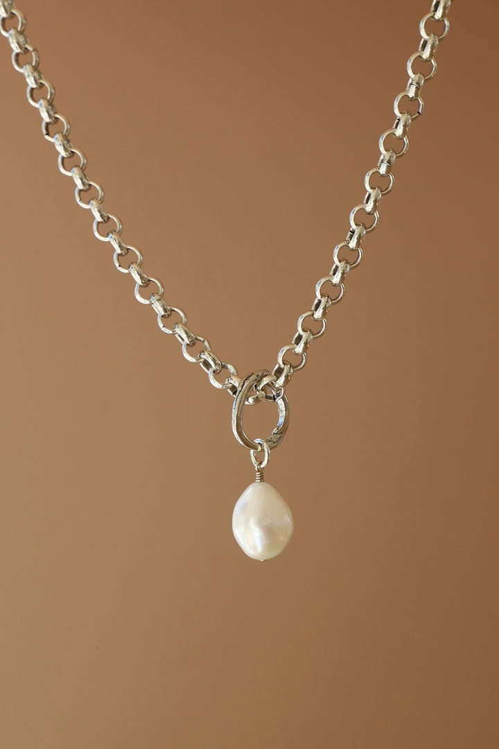 CAPRI PEARL NECKLACE