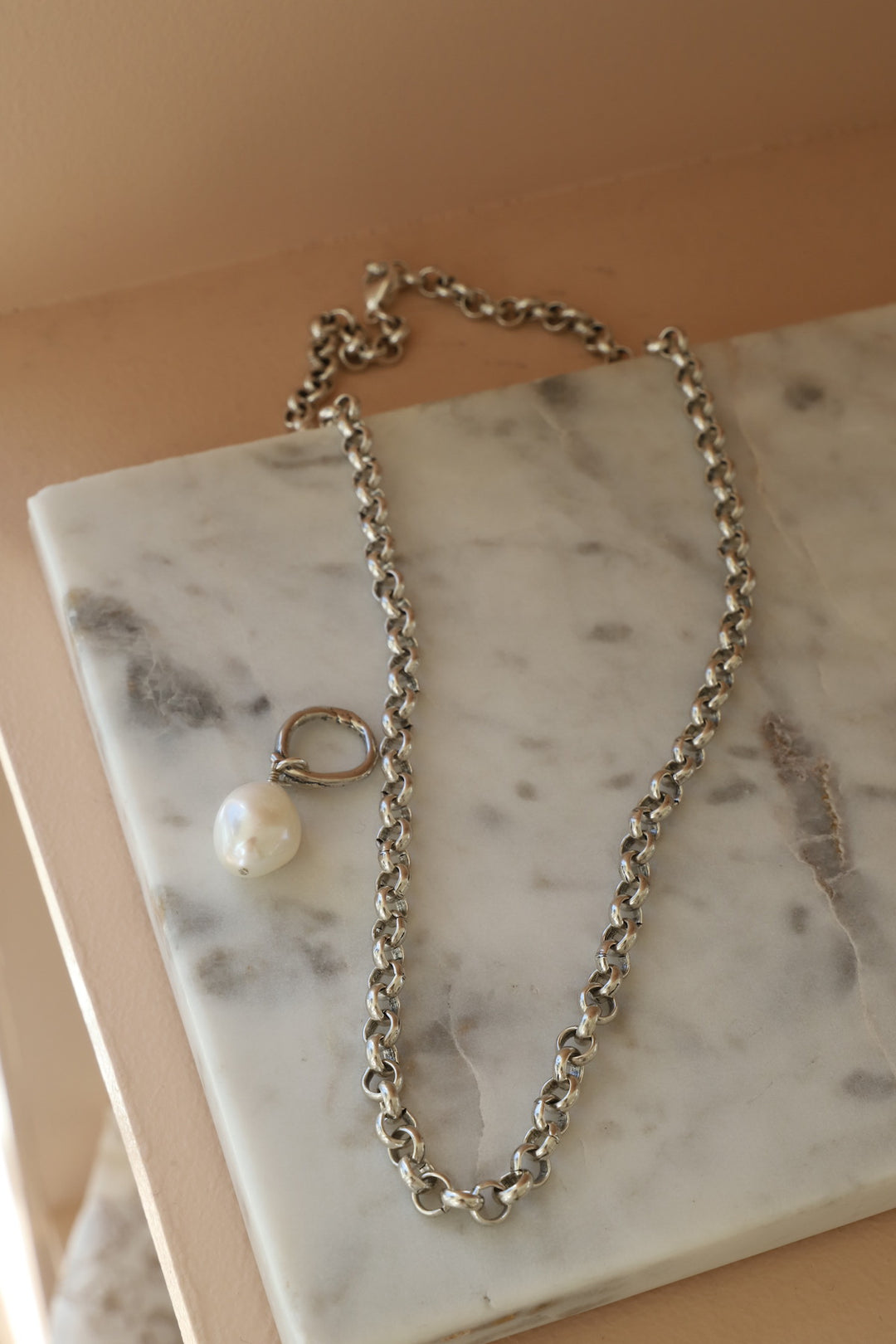 CAPRI PEARL NECKLACE
