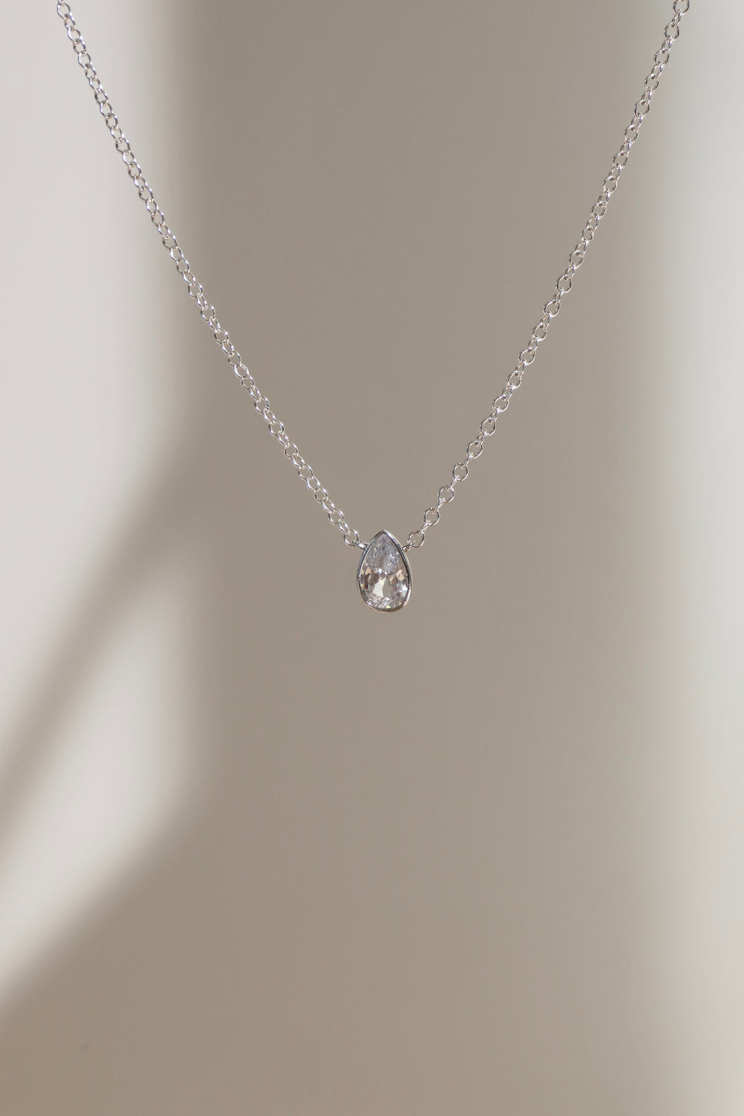 FLOATING PEAR BEZEL NECKLACE- SILVER