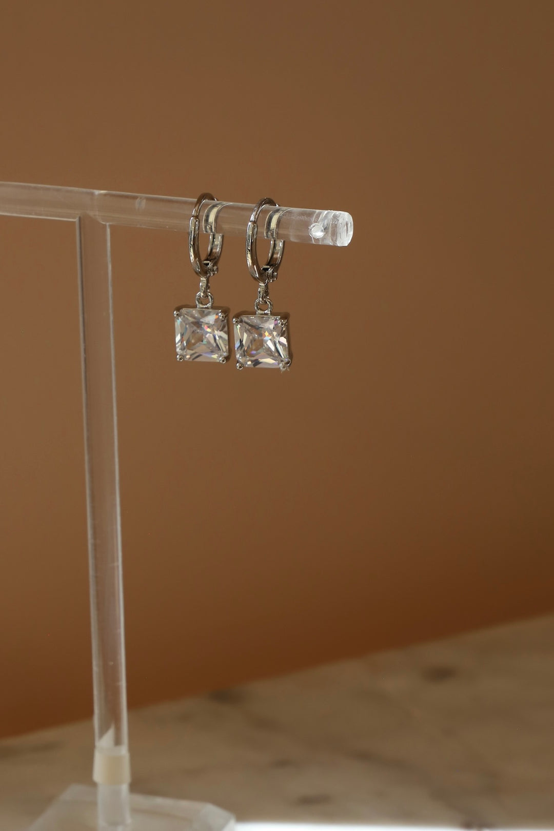 CLEAR SQUARE HUGGIES- SILVER
