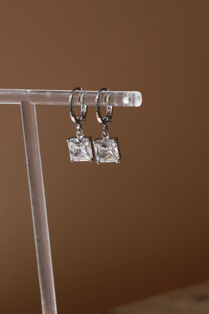 CLEAR SQUARE HUGGIES- SILVER
