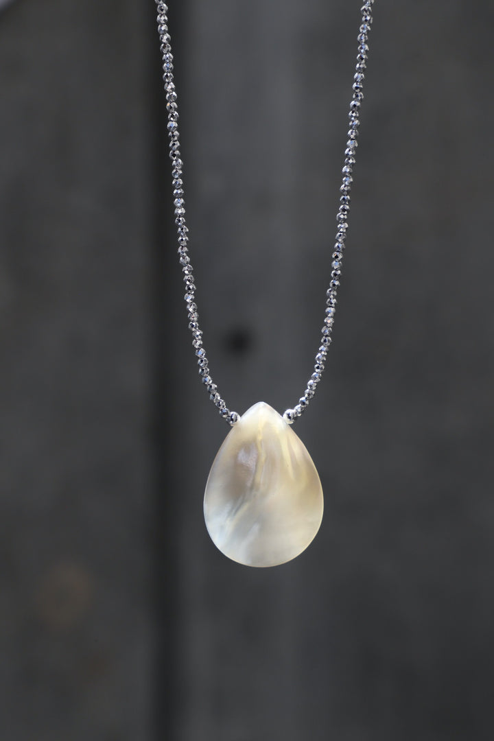 SIRENA MOTHER OF PEARL NECKLACE