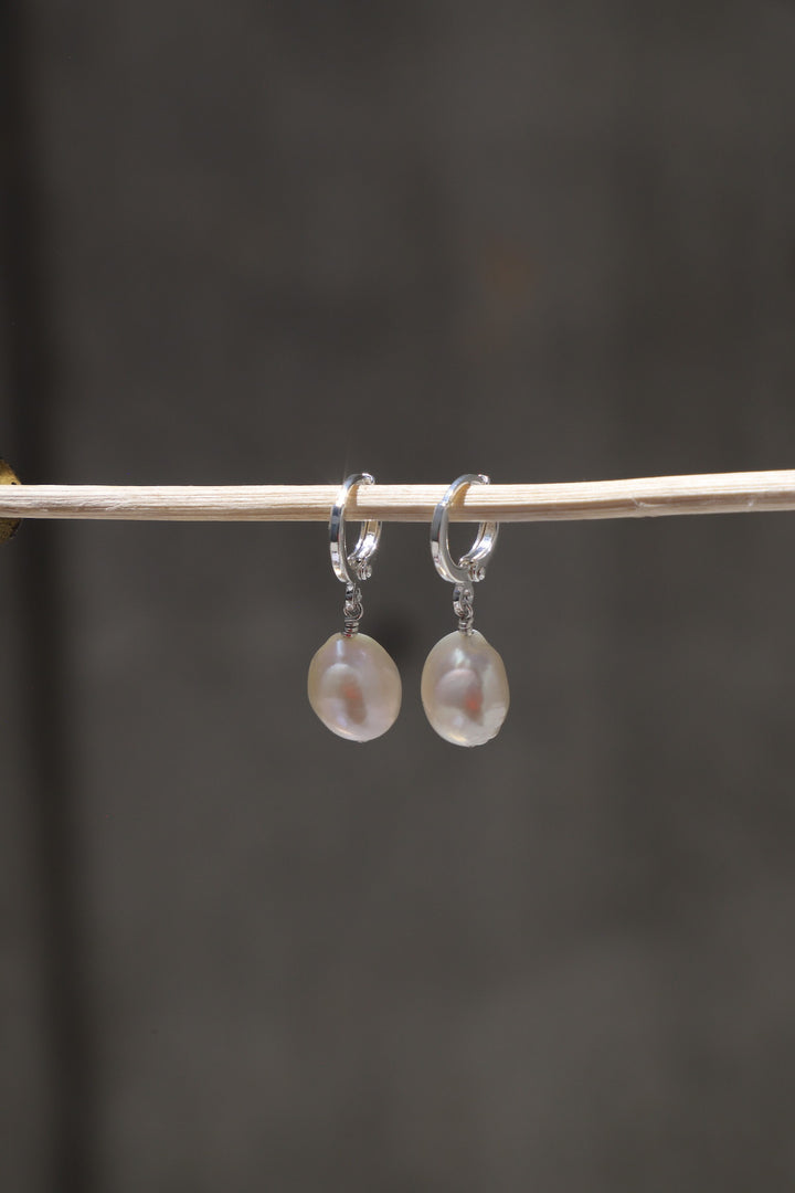 THE ORGANIC PEARL HUGGIES- Silver