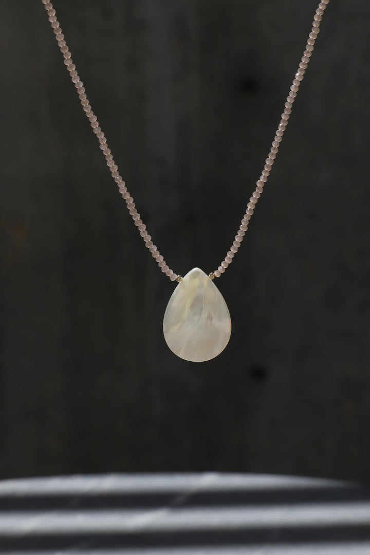 SIRENA MOTHER OF PEARL NECKLACE- ROSE