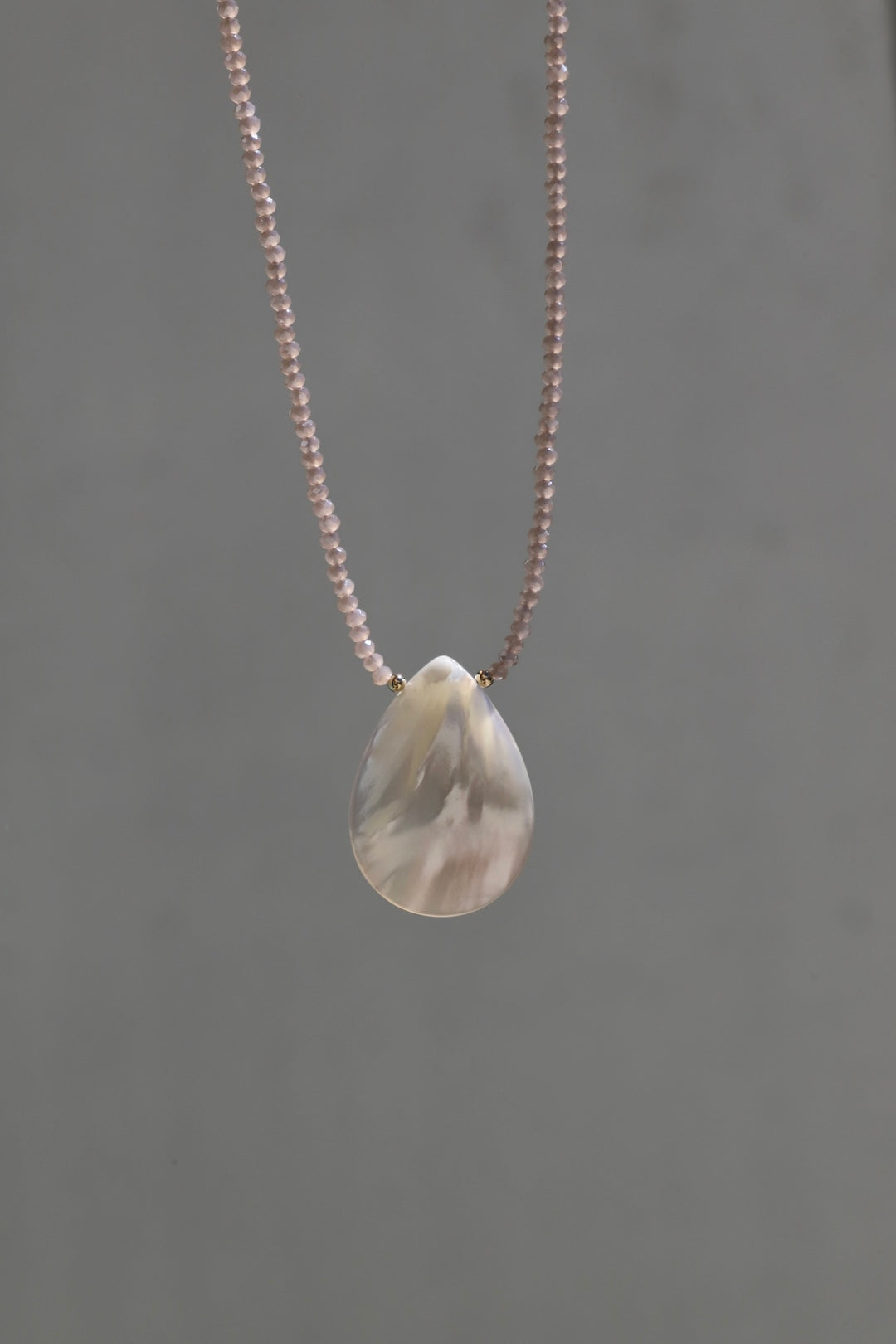 SIRENA MOTHER OF PEARL NECKLACE- ROSE
