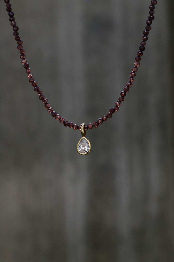 SMOKY BURGUNDY BEZEL NECKLACE
