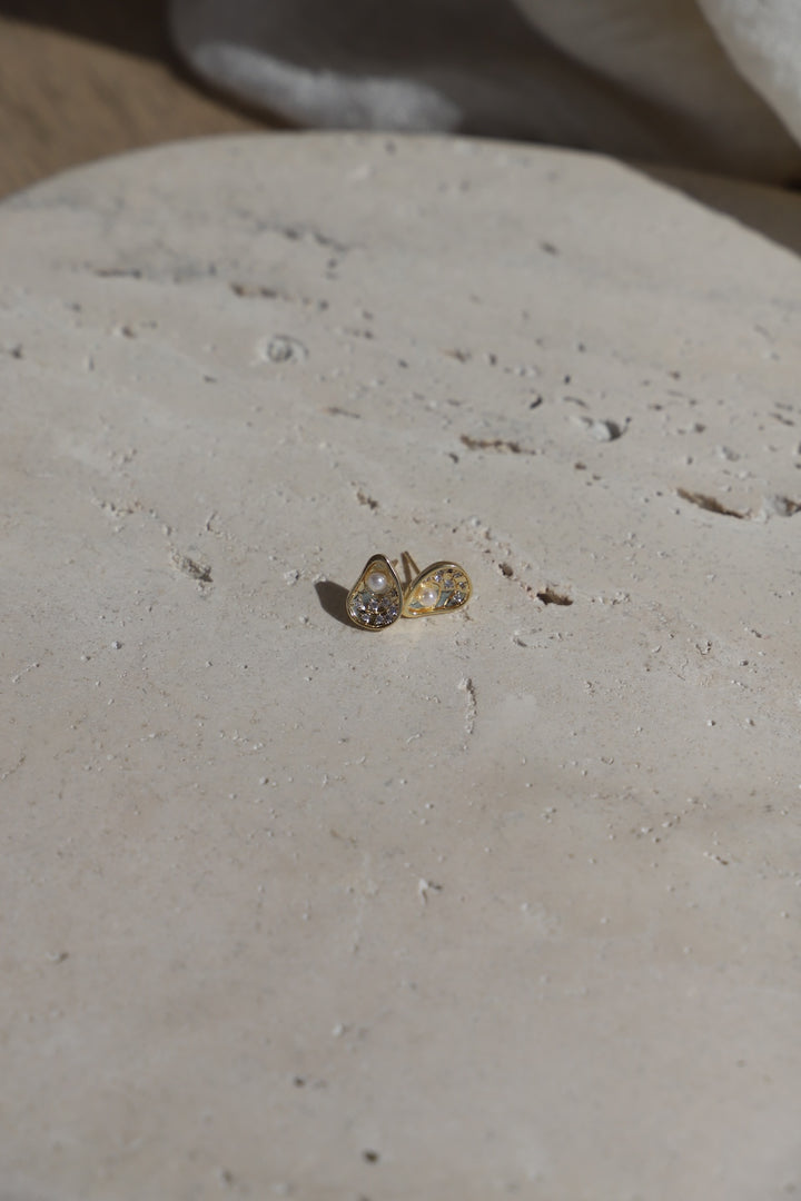 OYSTER SHELL STUDS