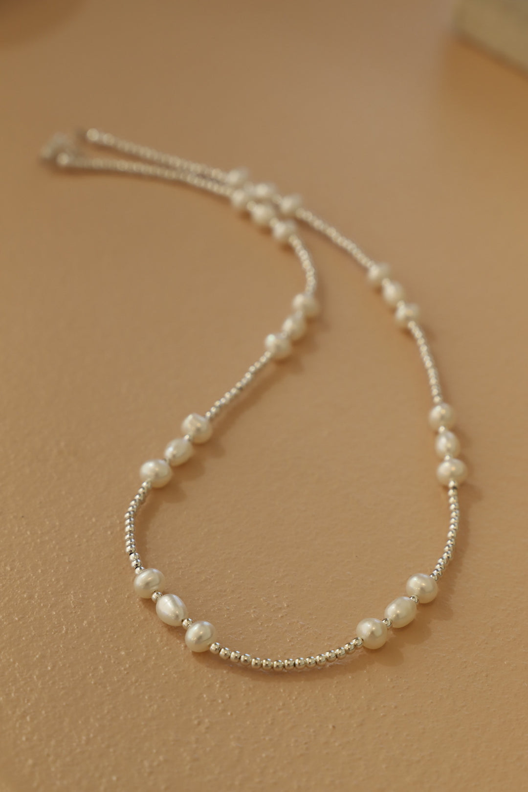 BEACHCOMBER PEARL NECKLACE- SILVER