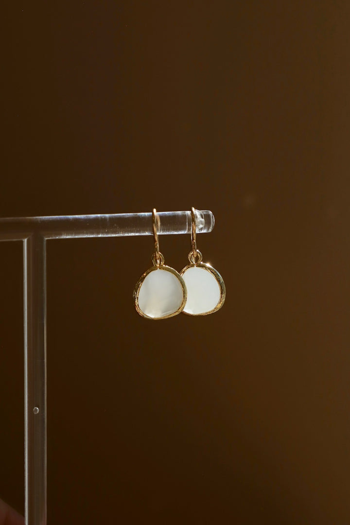 MEDIUM WHITE SMOKE BEZEL EARRINGS