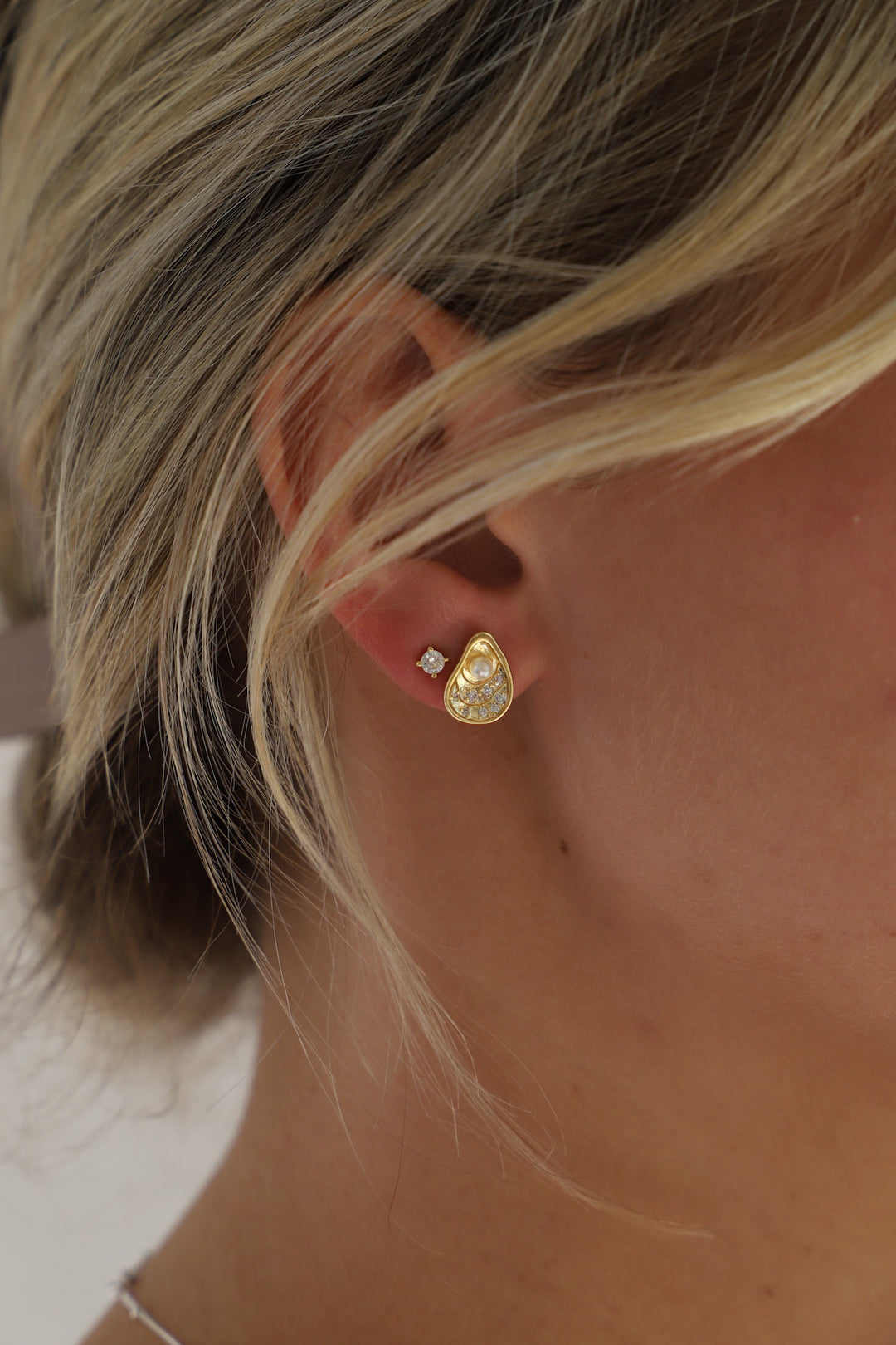 OYSTER SHELL STUDS