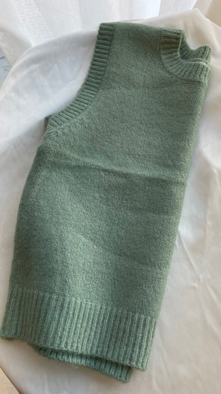 OUT TONIGHT SLEEVELESS KNIT SWEATER