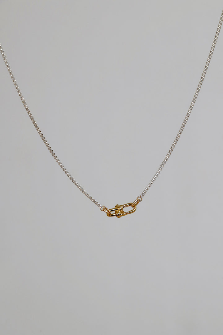 STERLING PETITE NOVA CHAIN NECKLACE