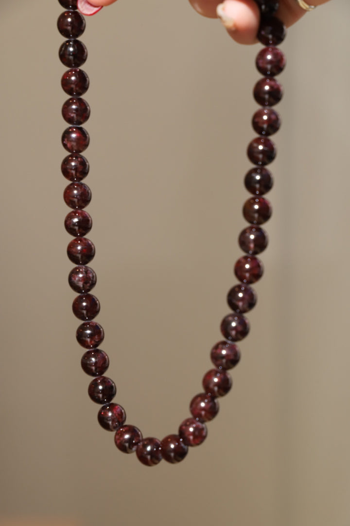 ROUND GARNET BEADED NECKLACE