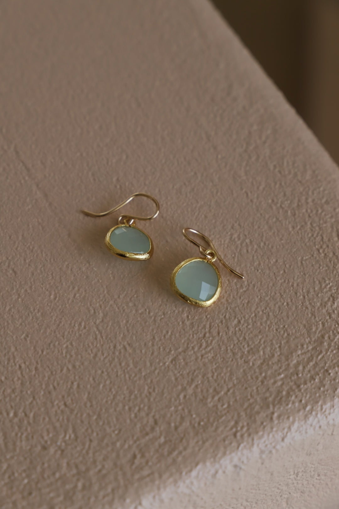 MEDIUM ALICE BLUE BEZEL EARRINGS