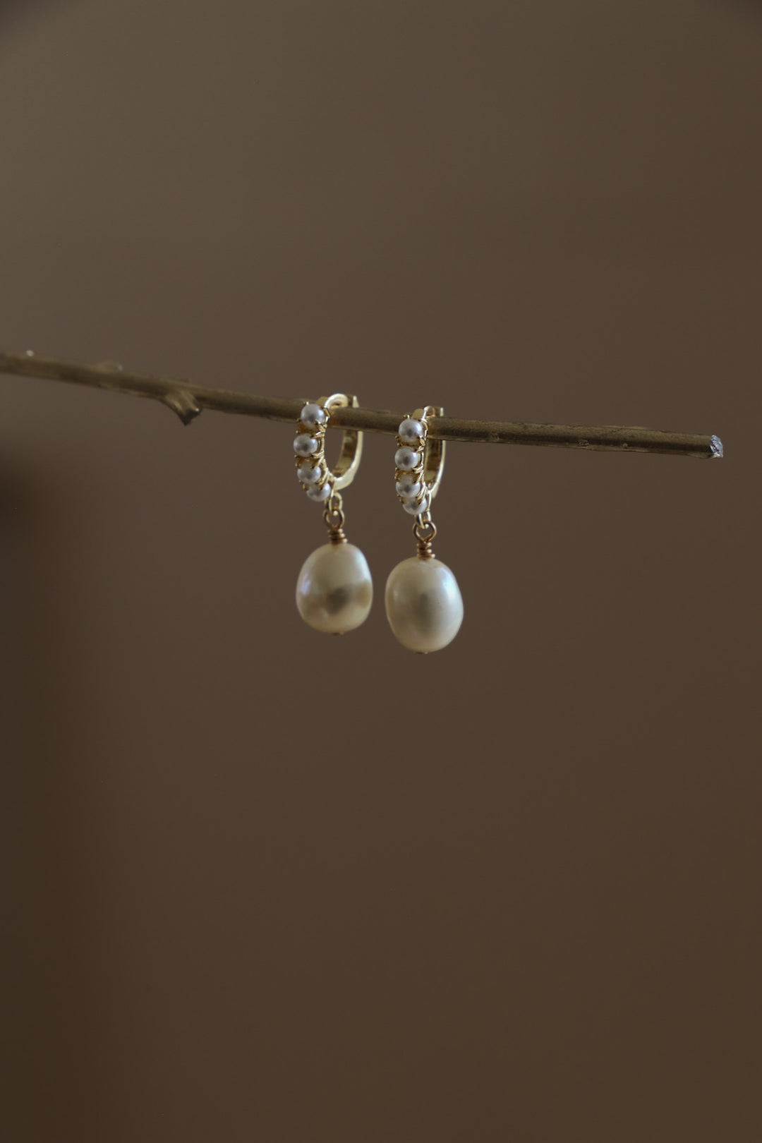 MARLOWE PEARL DROP EARRINGS