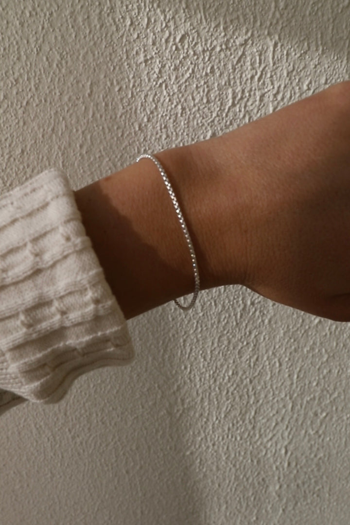 PETITE STERLING BOX CHAIN BRACELET
