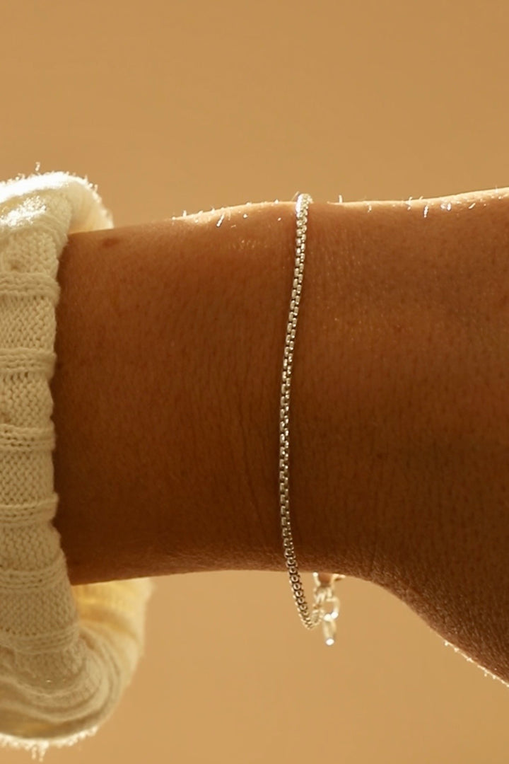 PETITE STERLING BOX CHAIN BRACELET