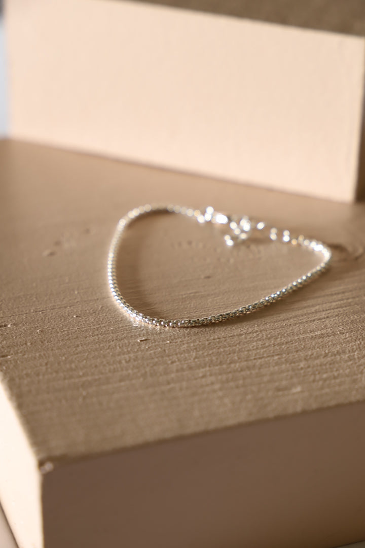 PETITE STERLING BOX CHAIN BRACELET
