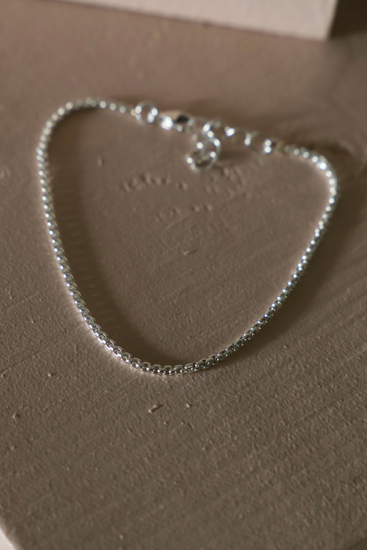 PETITE STERLING BOX CHAIN BRACELET