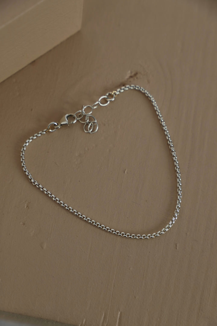 PETITE STERLING BOX CHAIN BRACELET