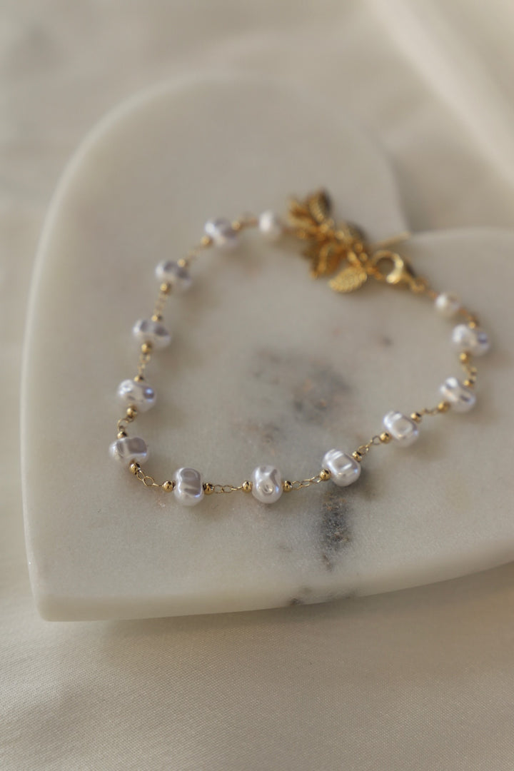 PEARL STATION CHAIN BRACELET