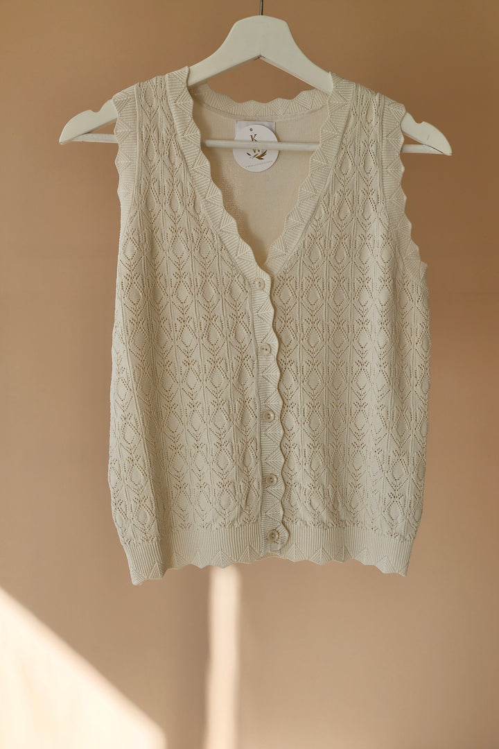 SLEEVELESS BUTTON SWEATER