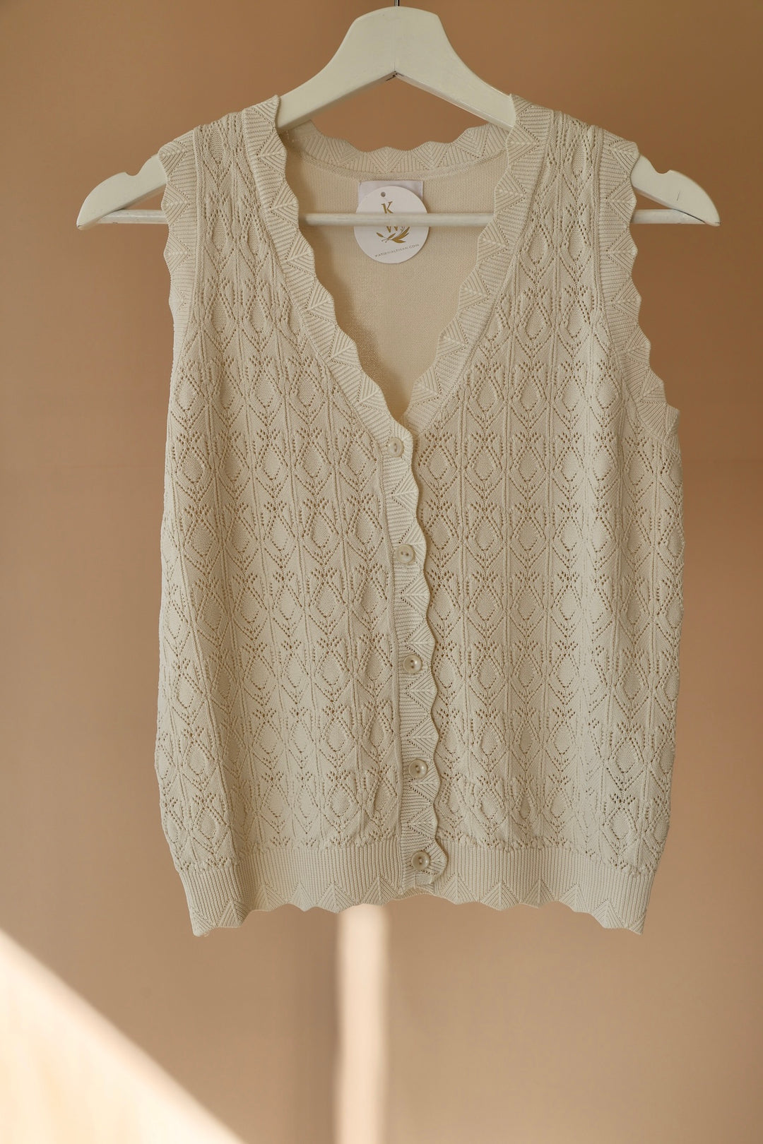 SLEEVELESS BUTTON SWEATER