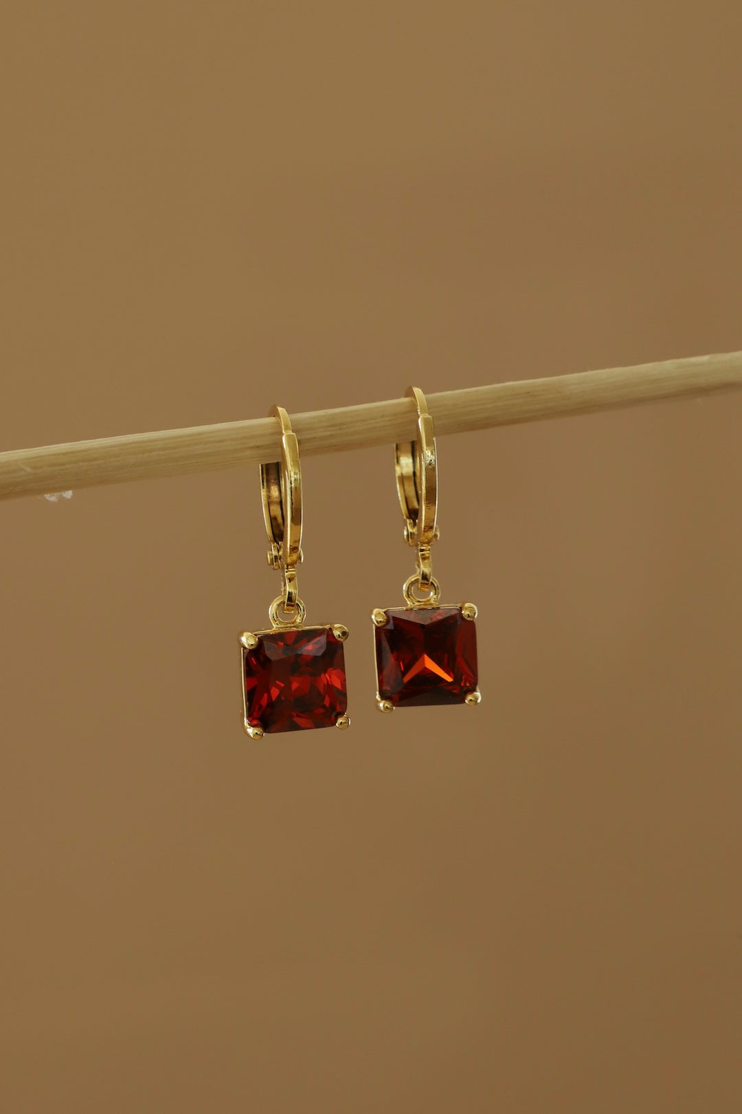 SQUARE BIRTHSTONE HUGGIES