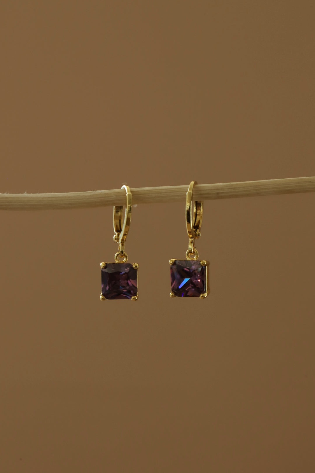 SQUARE BIRTHSTONE HUGGIES