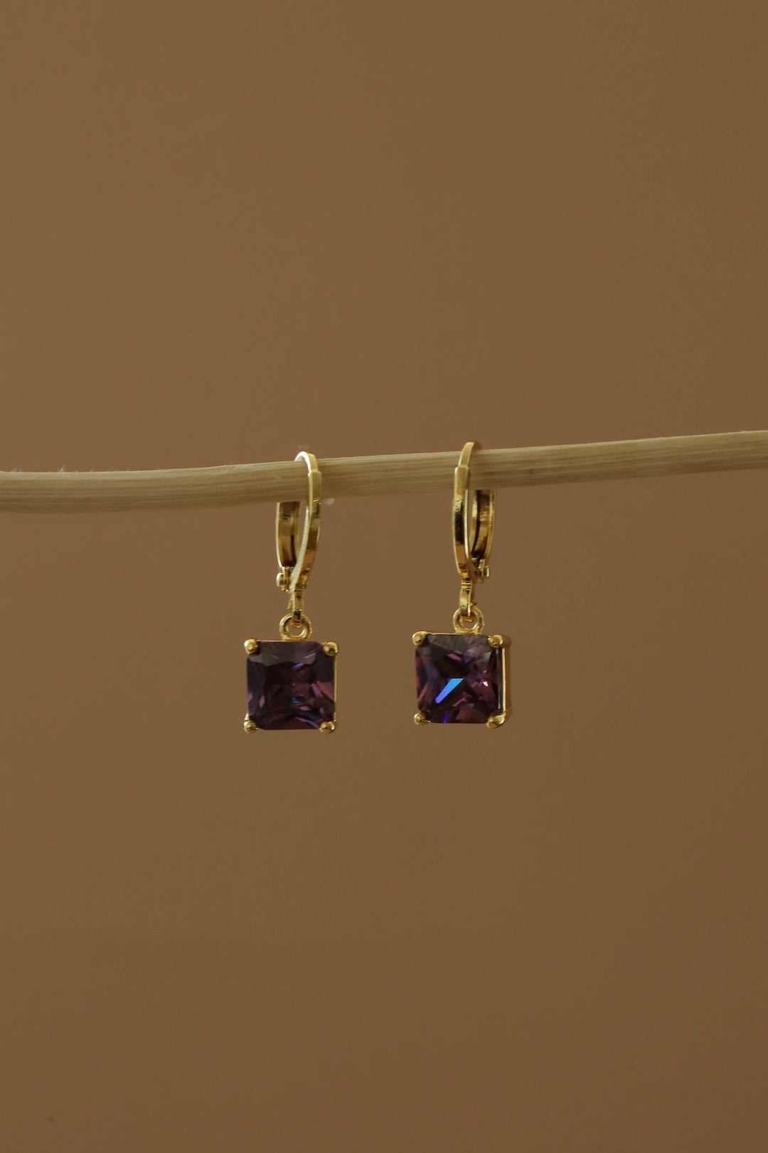 SQUARE BIRTHSTONE HUGGIES