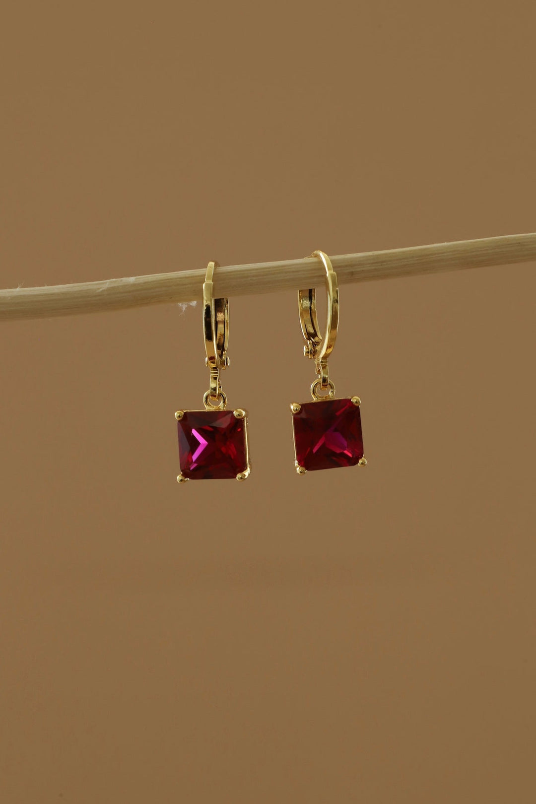 SQUARE BIRTHSTONE HUGGIES