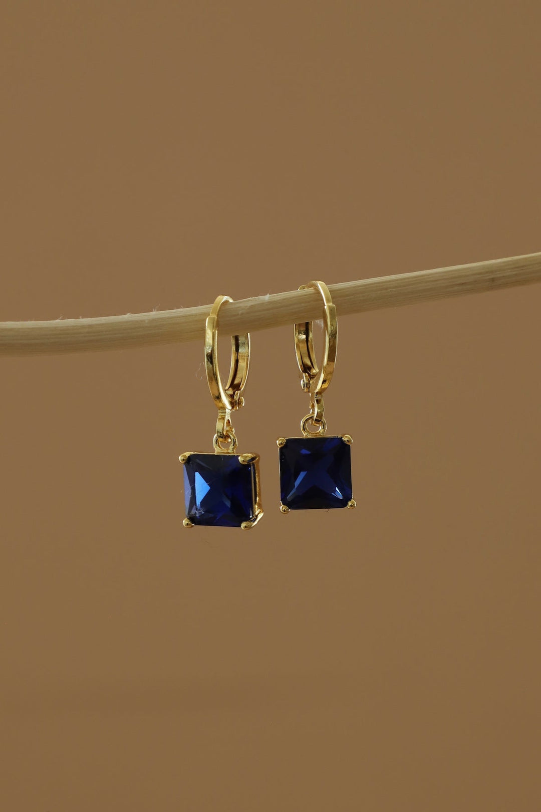 SQUARE BIRTHSTONE HUGGIES